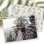 Tarjeta Festiva Merry y casado Elegante foto moderna botánica<br><div class="desc">Feliz y matrimonio Elegante foto moderna de la tipografía botánica de acuarela mínima natural Marea navidad tarjeta plana.</div>