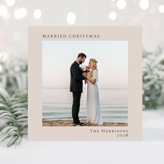 Tarjeta Festiva Minimal moderno 2 foto Navidades casados Taupe (A beautiful and unique photo card to announce your marriage to family + friends this holiday season)