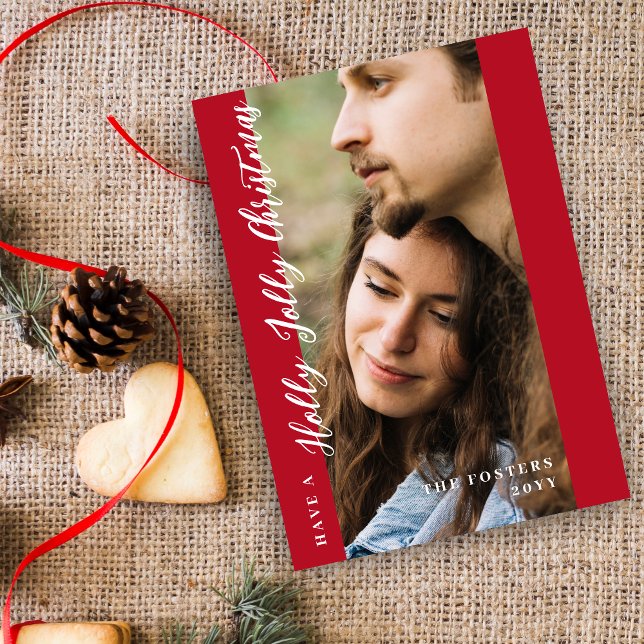 Tarjeta Festiva Minimal Red Holly Jolly Christmas Photo  (Minimal Red Holly Jolly Christmas Photo Holiday Card with Envelope.)