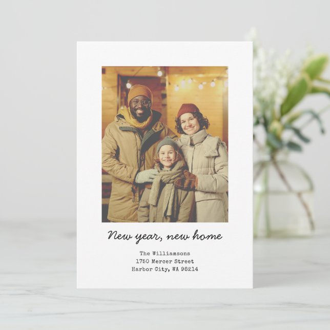 Tarjeta Festiva Minimalist New Home Address Moving New Year Photo (Anverso de pie)