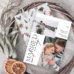 Tarjeta Festiva Minimalista Sr. y Sra. Casada & Merry Photo<br><div class="desc">Presentamos nuestra nueva e impresionante tarjeta Minimalista de vacaciones Mr. and Mrs. Married & Merry Photo: un diseño moderno con tipografía elegante y tres preciadas fotos de bodas, en blanco y negro clásico. El frente minimalista se complementa con un cálido y festivo patrón botánico acuático en la parte posterior, que...</div>