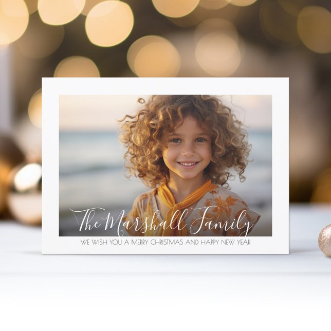 Tarjeta Festiva Mínimo - Foto horizontal - Guión manuscrito (A modern, minimal photo card design with one photo on the front with a classy white gallery border.)