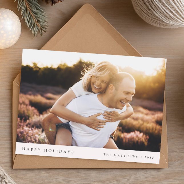 Tarjeta Festiva Mínimo Navidades simples y elegantes foto de parej (Mark the most wonderful season with a sleek holiday photo card featuring your own photo)
