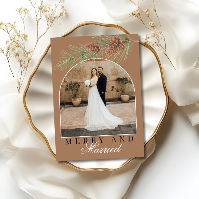 Tarjeta Festiva Mocha Brown Pine Merry & Married Photo Christmas (Subido por el creador)