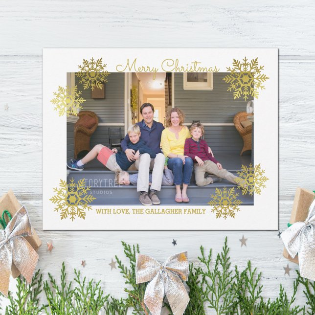 Tarjeta Festiva Moda dorada impactante, foto de festividad de copo (Gold Shimmering Chic Snowflake Holiday Photo Card)