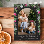 Tarjeta Festiva Moda Navidades del Arco Gris Oscuro y Verde<br><div class="desc">Esta colección cuenta con flores color agua rosa brillante,  bayas y vegetación de invierno con tipografía moderna y elegante,  con un patrón botánico de invierno.</div>