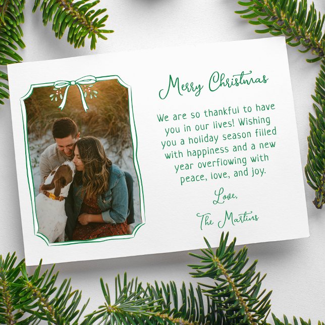Tarjeta Festiva Moda Personalizado Mistletoe y Bow  Navidades de f (Warm hearts with a festive card featuring a hand-drawn holiday bow and your cherished memories.)