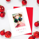 Tarjeta Festiva Moda Tipo Minimalista Navidades JOYFUL Una foto<br><div class="desc">Esta elegante y minimalista tarjeta fotográfica de vacaciones permite que tu foto brille realmente! En el frente hay un saludo que simplemente dice "JOYFUL" en rojo pero es editable para que pueda cambiarse a cualquier cosa que quieras (MERRY, BLESSED, REJOICE, etc). Este diseño se adapta a una foto vertical. Se...</div>