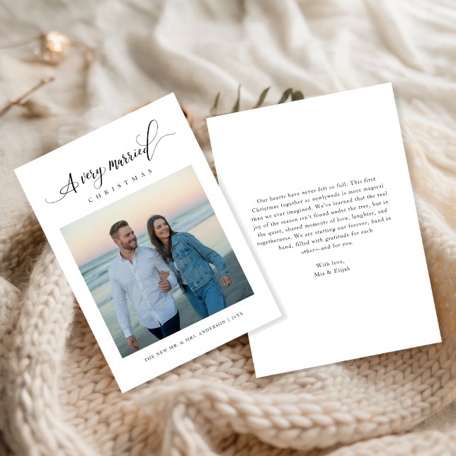 Tarjeta Festiva Modern A Very Married Christmas Script Beach Photo (Subido por el creador)