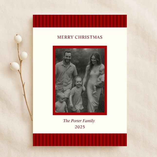 Tarjeta Festiva Modern Christmas Minimal Family Photo Red Chic (Subido por el creador)