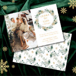 Tarjeta Festiva Modern Gold Winter Greenery Navidades religiosos<br><div class="desc">Esta simple, minimalista y moderna tarjeta de foto religiosa de Navidad tiene un esquema de color neutro de verde, oro y blanco para que puedas compararla fácilmente con tus fotos familiares. La parte delantera de la tarjeta incluye una foto de tu elección y el versículo de la Biblia Luke 2:11...</div>