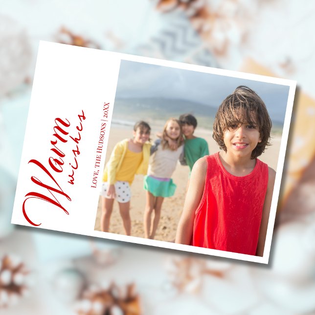 Tarjeta Festiva Modern Red Warm Wishes Two Beach Family Photo  (Subido por el creador)