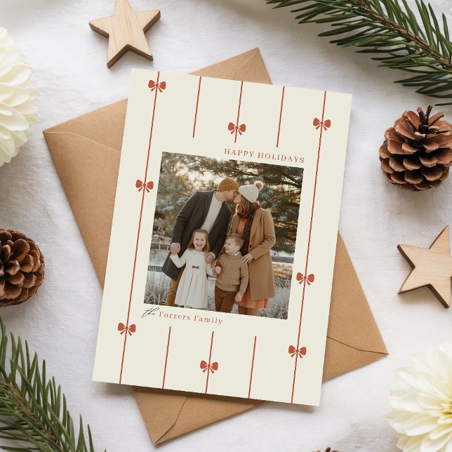 Tarjeta Festiva Modern Winter Red Bow Family Photo Christmas (Subido por el creador)