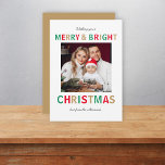 Tarjeta Festiva Moderna familia de escritura Minimalista con estil<br><div class="desc">Sencilla y elegante foto personalizado "navidades alegres y brillantes" con escritura minimalista moderna manuscrita y tipografía de sangre y un simple fondo blanco chrip , La foto y el texto pueden fácilmente ser personalizados para un diseño tan único como su familia especial! La imagen que se muestra es para fines...</div>