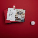 Tarjeta Festiva Moderna familia mínima y alegre 2 Navidades de fot<br><div class="desc">Bienvenidos a las vacaciones de este año con una tarjeta de vacaciones moderna Minimal Joyful Family 2 Navidades fotográficos que capta esos momentos perfectos de alegría con una familia unida. Esta tarjeta de moda en blanco y negro es la encarnación perfecta del estilo moderno y minimalista que anhelamos. Las líneas...</div>