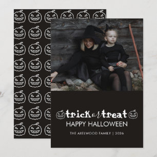 Tarjeta Festiva Moderna Foto de Halloween de Familia Minimalista