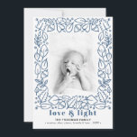 Tarjeta Festiva Moderna foto de Hanukkah con amor azul y luz<br><div class="desc">Un moderno diseño de tarjeta fotográfica Hanukkah, con un borde ilustrado a mano hecho con follaje y castañas y un encabezado audaz que dice "amor y luz" en un hermoso color azul marino. Personaliza con tu apellido y tu foto favorita. La imagen tiene un filtro en blanco y negro que...</div>