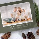 Tarjeta Festiva Moderna foto de Personalizado de Navidades simples<br><div class="desc">El diseño se compone de un diseño sencillo con una tipografía sans serif moderna. Añade una foto,  mensaje,  apellido y año de personalizado.</div>