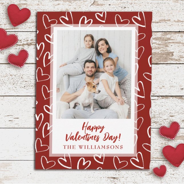 Tarjeta Festiva Moderna y elegante foto familiar Día de San Valent (A cute red and white Valentines photo card. Personalize it with your photo and name)