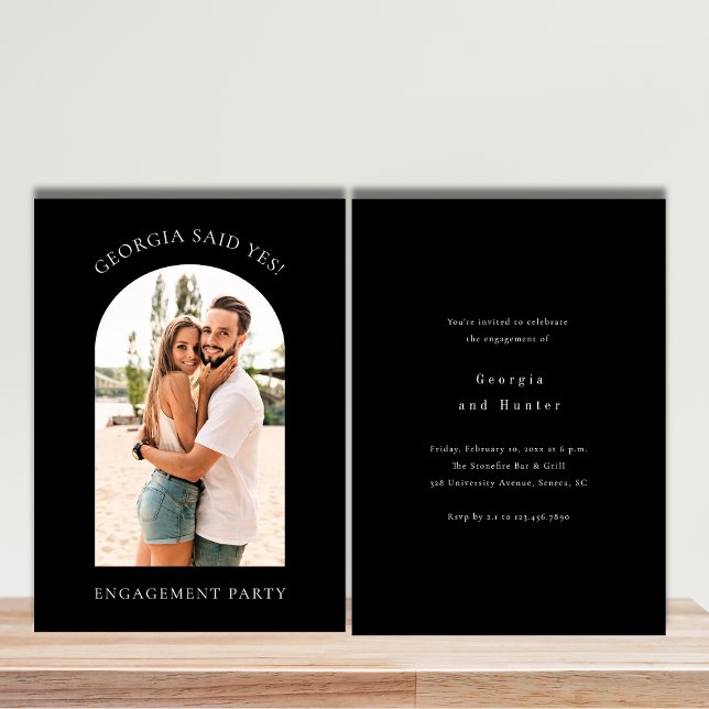 Tarjeta Festiva Moderna y simple fiesta de compromiso fotográfico (modern black minimal engagement party invitation fully personalized to your needs )