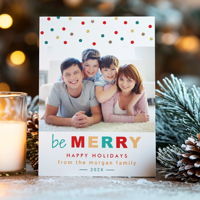 Tarjeta Festiva Moderno Be Merry Typography Confetti Holiday Photo (Subido por el creador)