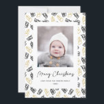 Tarjeta Festiva Moderno Black Script Cute Gold Black Gifts Pattern<br><div class="desc">¡Envíe personalizable y saludos personalizados de vacaciones a amigos, colegas y familia en simples, minimalistas, elegantes, divertidas, festivas y modernas tarjetas fotográficas! Un hermoso marco de variedad de regalos y regalos de Navidades dorados y negros envueltos con cintas rodea tu foto. El saludo " Feliz Navidad " está escrito en...</div>