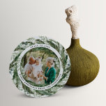 Tarjeta Festiva Moderno follaje mínimo fue escritura de paz vacaci<br><div class="desc">Moderno follaje mínimo es escritura de paz escritura tarjeta de Navidades de vacaciones. El eucalipto pintado a mano,  el follaje mínimo y la moderna corona rústica de mimbre le dan a esta tarjeta un ambiente lujoso. En verdes,  marrones y grises elegantes.</div>