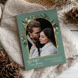 Tarjeta Festiva Moderno Greenery Gold Arch Fotos navideñas<br><div class="desc">Este diseño presenta un moderno arco de vegetación con un delicado marco dorado purpurina y pinceladas doradas con una sola foto vertical. Para realizar cambios avanzados, seleccione la opción 'Hacer clic en el personalizar más adelante' en la sección 'Personalizar esta plantilla'. Aquí puede editar/agregar cuadros de texto, color y fuente....</div>