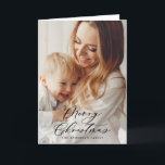 Tarjeta Festiva Moderno mínimo 1 Navidades de fotografía guión ele<br><div class="desc">El follaje mínimo moderno fue de un año para recordar la tarjeta de Navidades de vacaciones guionada. El eucalipto pintado a mano,  el follaje mínimo y la moderna corona rústica de mimbre le dan a esta tarjeta un ambiente lujoso. En verdes,  marrones y grises elegantes.</div>