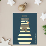 Tarjeta Festiva Moderno snowman hermosos navidades lindos<br><div class="desc">La tarjeta de Navidades de snowman,  moderna y minimalista,  incluye bolas de nieve blancas a rayas y un saludo de "Felices vacaciones" que forma un gorra,  creando un encantador ilustracion de snowman. Personalice su tarjeta con un texto de bienvenida de la familia de personalizados en el lateral.</div>