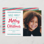 Tarjeta Festiva Modernos Navidades de cerezos cute foto de Aqua<br><div class="desc">¡Envíen a Navidades divertidos animando con estas coloridas y modernas tarjetas de fotos! Presentan una tipografía elegante y tipográfica, en la que se lee: "Ten un dulce Navidad" en agua, rojo y canto sobre un fondo blanco. La parte posterior de la tarjeta contiene un diseño de franjas diagonales coloridas y...</div>