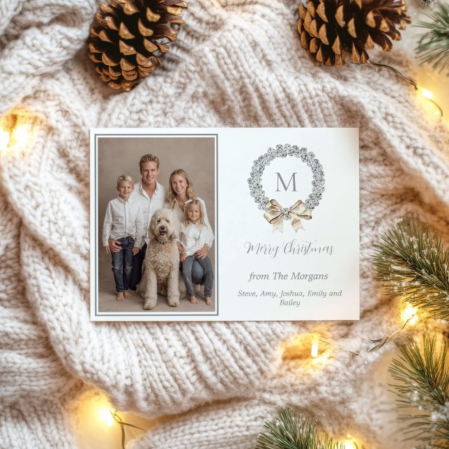 Tarjeta Festiva Monograma de Foto de Corona de Campanas de Plata (Silver Bells Wreath Photo Holiday Card)