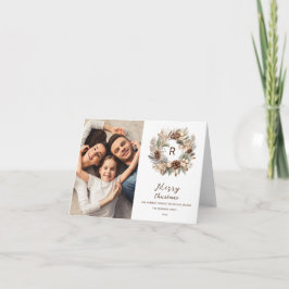Tarjeta Festiva Monograma Pinecone Navidades de invierno Wreath Fo
