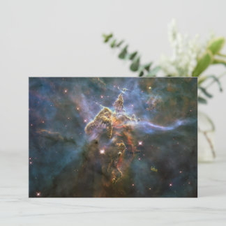 Tarjeta Festiva Montaña mística en el espacio hubble de la nebulos