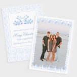 Tarjeta Festiva Navidades acuarelas Blue Grandmillennial Floral<br><div class="desc">Navidades acuáticos Blue Grandmillennial Floral Photo Holiday Card. Esta hermosa tarjeta de fotos navideña incluye elementos de la quincena de Navidades acuáticos como marco para una foto. De vuelta de la invitación están los Navidades Stockings con Navidades garland y arcos. Es perfecto si buscas una tarjeta de foto clásica, sureña...</div>