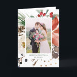 Tarjeta Festiva Navidades acuarelas Flores con tu foto<br><div class="desc">Esta elegante tarjeta de Navidades de moda incluye flores de color rojo y blanco con hojas verdes y falsos acentos dorados,  y tu foto personal favorita. Agrega tu mensaje personal al interior.</div>