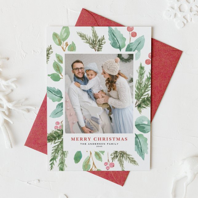 Tarjeta Festiva Navidades acuarelas Foliage y Holly Frame Photo (Customizable photo Christmas card featuring watercolor frame of winter greenery and winterberry)