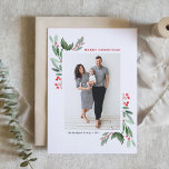 Tarjeta Festiva Navidades acuáticos de Winterberry y Holly Photo<br><div class="desc">Envíe alegría festiva con estilo con nuestra tarjeta de Navidades de fotos de personalizable que incluye agua y frambuesa. El diseño de esta tarjeta botánica combina la belleza intemporal de las hojas de acuarela con el encanto estacional de las berries de invierno. Perfecto para familias, amigos o saludos corporativos, esta...</div>