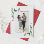 Tarjeta Festiva Navidades acuáticos de Winterberry y Holly Photo<br><div class="desc">Envíe alegría festiva con estilo con nuestra tarjeta de Navidades de fotos de personalizable que incluye agua y frambuesa. El diseño de esta tarjeta botánica combina la belleza intemporal de las hojas de acuarela con el encanto estacional de las berries de invierno. Perfecto para familias, amigos o saludos corporativos, esta...</div>