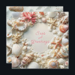 Tarjeta Festiva Navidades Beach Seas y Saludos<br><div class="desc">Hermosas conchas,  perlas de bonito,  estrellas de mar y Navidades de coral rosados coralinos eran corales. Para aquellos afortunados que no tienen que lidiar con toneladas de nieve y pueden ir a la playa en invierno.</div>