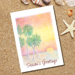 Tarjeta Festiva Navidades Beach Tropical Palm Trees<br><div class="desc">Tarjeta de saludo de Navidades Tropical Beach,  con una imagen artística de palmeras y tipografía de escritura. Con grabado de personalizable,  puede agregar su propia información. Una forma festiva de enviar los deseos de vacaciones a amigos y familia de los trópicos.</div>