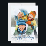 Tarjeta Festiva Navidades Blue Script Photo Happy<br><div class="desc">Esta tarjeta de festividad muestra su foto favorita con un rebosante de color blanco oscuro y el texto del guión "Felices fiestas" con su nombre familiar y año debajo. El reverso presenta rayas azules y confeti dorado. Fácil de personalizar haciendo clic en "Personalizar". Perfecto para enviar vítores de vacaciones a...</div>