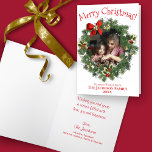 Tarjeta Festiva Navidades caprichosos con marco fotográfico<br><div class="desc">Esta divertida tarjeta de vacaciones cuenta con una corona verde que en realidad es un marco donde puedes subir tu propia foto. La leyenda dice: Feliz Navidad y hay espacio debajo para tu nombre y el año. En el interior hay espacio para un saludo corto y su firma. Un diseño...</div>