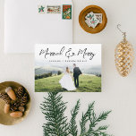 Tarjeta Festiva Navidades con guión de arándano y casado<br><div class="desc">Esta elegante y elegante tarjeta navideña presenta su foto favorita emparejada con un elegante tipo hacia la parte superior con un degradado blanco que se desvanece para resaltar su texto. La parte posterior cuenta con un collage de 2 fotos impecable con espacio para su propia nota personalizada. Todas las fuentes...</div>