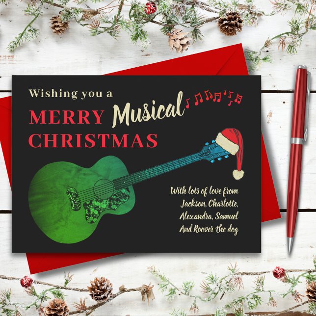 Tarjeta Festiva Navidades con guitarra acústica usando Santa (Christmas Green acoustic guitar wearing a santa hat music themed custom holiday greetings card)