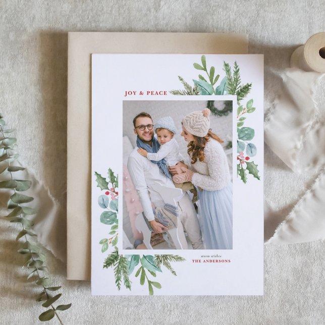 Tarjeta Festiva Navidades de acuarela Fotografía de marco de fusió (Customizable photo Christmas card featuring watercolor frame of winter greenery and winterberry)