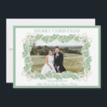 Tarjeta Festiva Navidades de acuarela Garland Stocking Horizontal<br><div class="desc">Navidades de acuarela Garland Stocking Vintage One Photo Card. Esta hermosa tarjeta navideña de fotos muestra la guirnalda de Navidades de acuarela con arcos blancos como marco para una foto. De vuelta de la invitación están los Navidades Stockings con Navidades garland y arcos. Es perfecto si buscas una tarjeta de...</div>