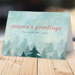 Tarjeta Festiva Navidades de acuarela moderna Bosque de nieve de i<br><div class="desc">El diseño está compuesto por un bosque de pinos cubierto de nieve de color acuático. Disponible aquí: http://www.zazzle.com/store/selectpartysupplies</div>