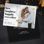 Tarjeta Festiva Navidades de arte moderno de amor y risa<br><div class="desc">Celebre su feliz eternidad después con esta elegante tarjeta de fotos boda de Navidades. Con un diseño moderno con un toque de fantasía, esta tarjeta muestra su hermosa foto boda dentro de un marco con forma de corazón. Perfecto para captar el amor y la risa de tu día especial, esta...</div>