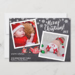 Tarjeta Festiva Navidades de Chalkboard Collage de fotos Elf Snowf<br><div class="desc">Collage de 2 fotos, Arte divertido original de acuarela con elfos divertidos, carta de té y copos de nieve creada para ti. Feliz guión de caligrafía navideña. Celebre la temporada de feriados y difunda la alegría y la calidez con esta divertida tarjeta acuarela. Personalízalo con tu propio texto y fotos....</div>